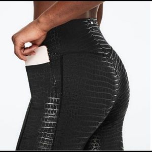 NWT Victoria’s Secret PINK sport leggings snake print